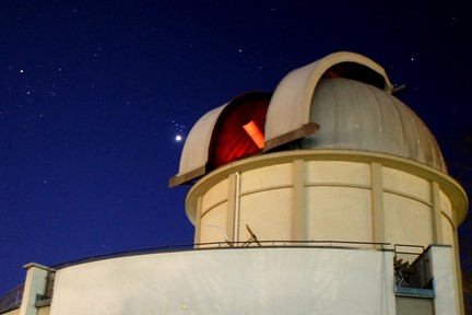 Venus beim Soebengestirn neben der Kuppel